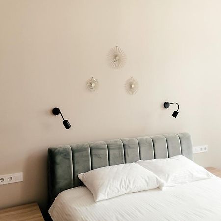 リヴィウLara Apartament 3アパートメント エクステリア 写真