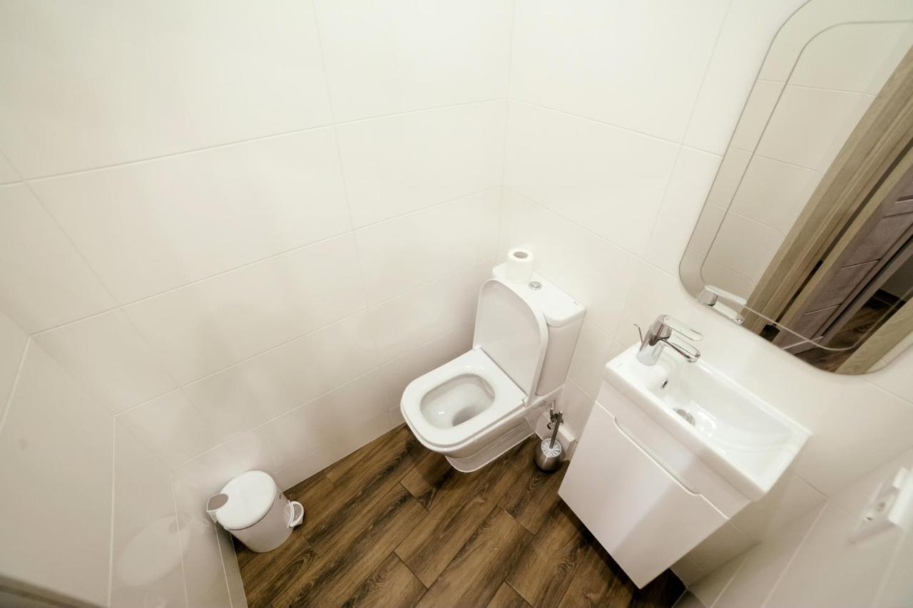 リヴィウLara Apartament 3アパートメント エクステリア 写真